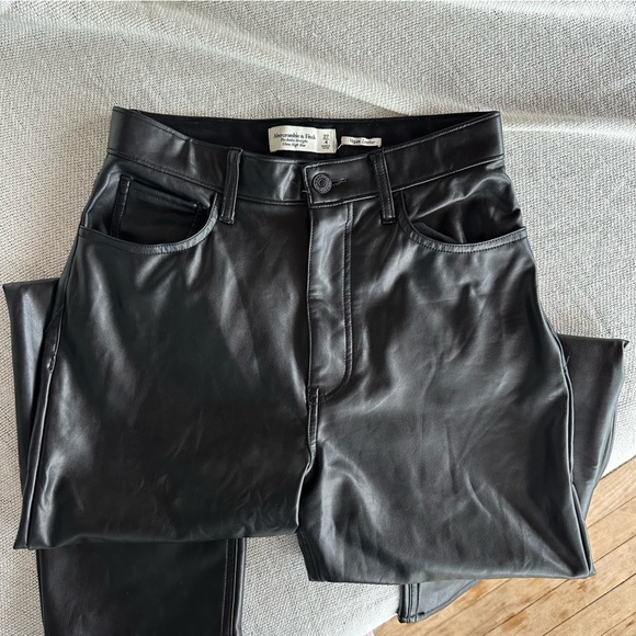 Abercrombie & Fitch The Ankle Straight Ultra High Rise Vegan Leather Size 4/27 - Picture 9 of 11